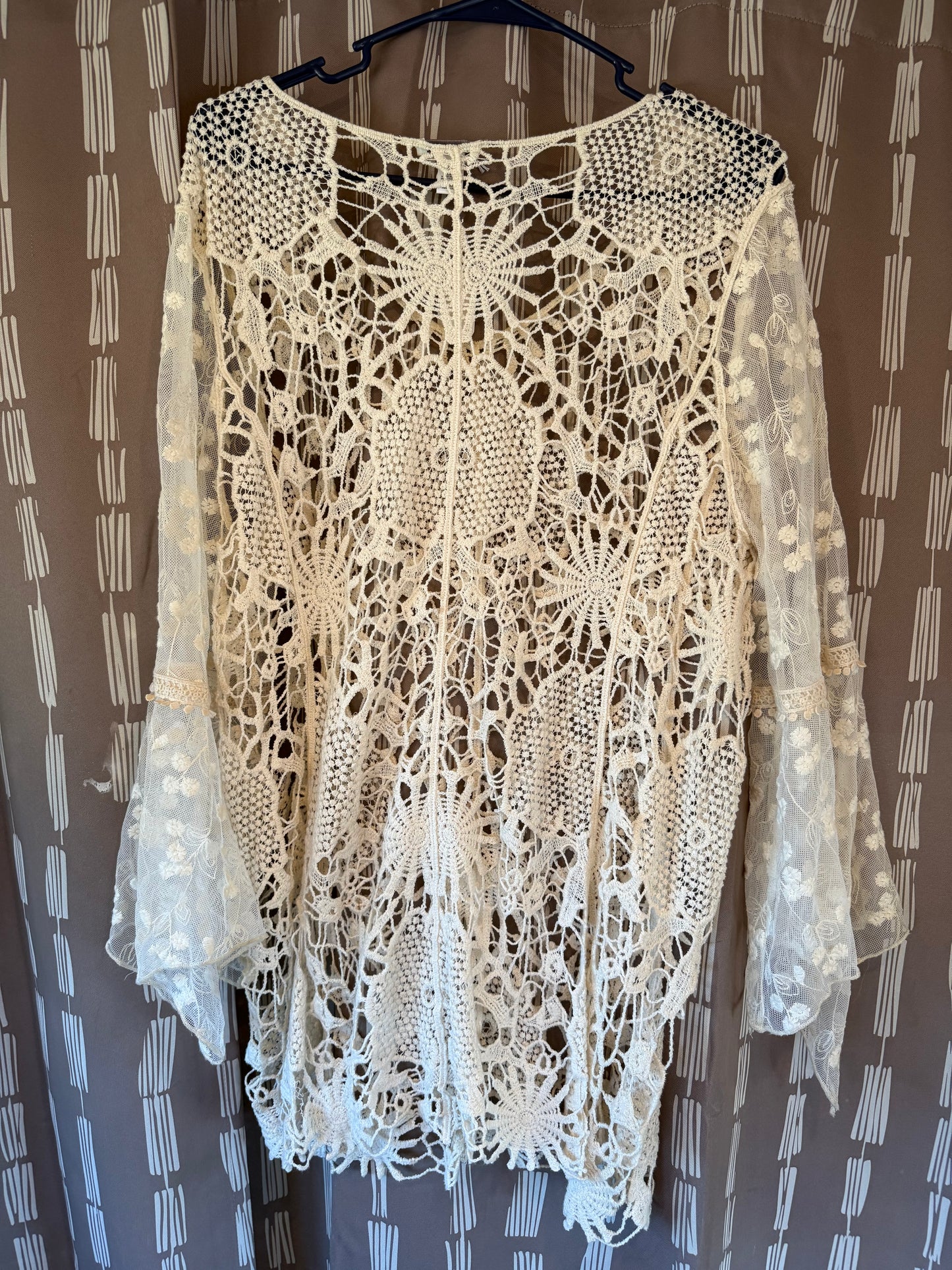 C est 1946 Macreme Shirt-- sz S