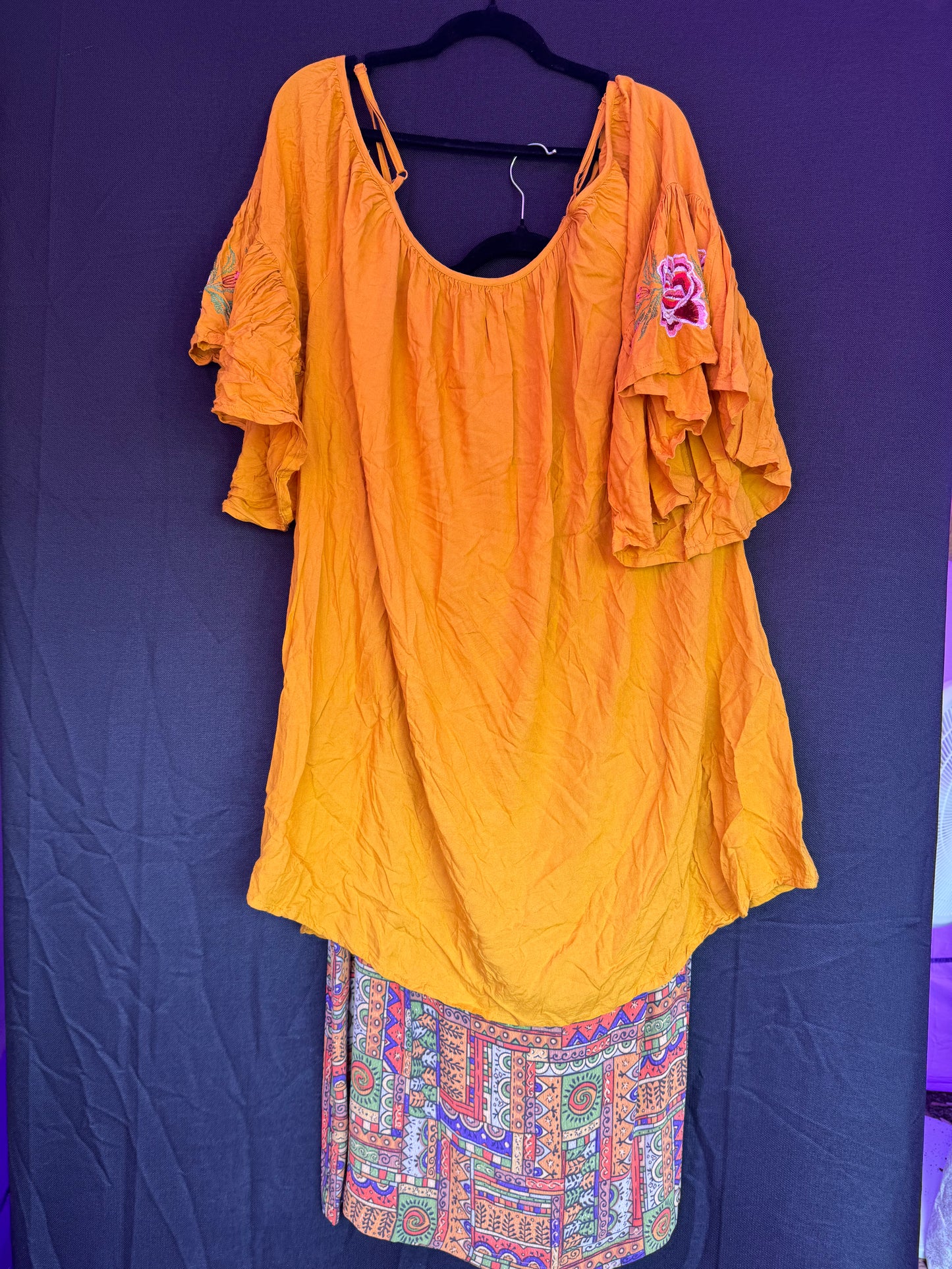 Feathers Adjustable Strap yellow 3/4 bell sleeve with flow embroidery-- sz 3X