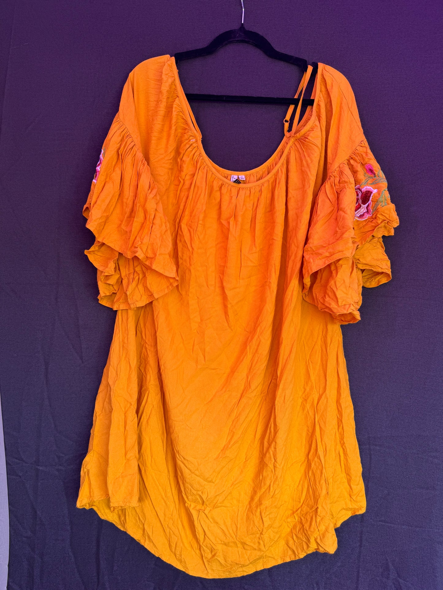 Feathers Adjustable Strap yellow 3/4 bell sleeve with flow embroidery-- sz 3X