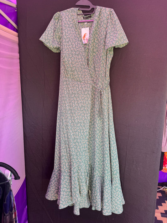 NWT Pretty Garden Dress, green with white flowers-- sz L (fits more like M)