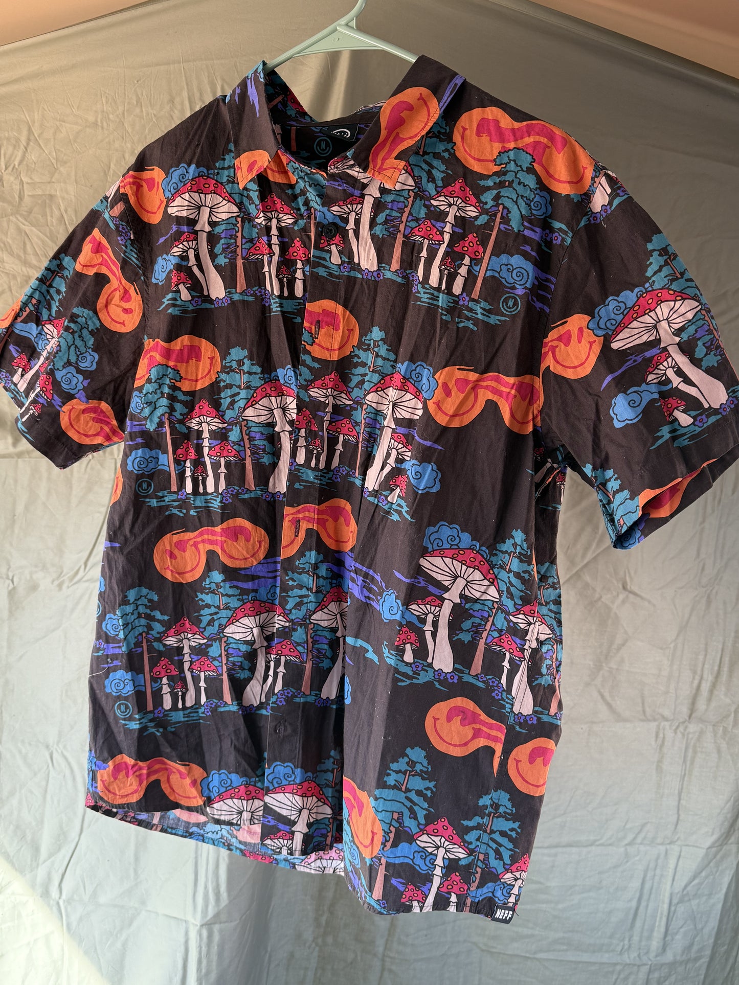 Neef Mushroom Button-Up Shirt size Large