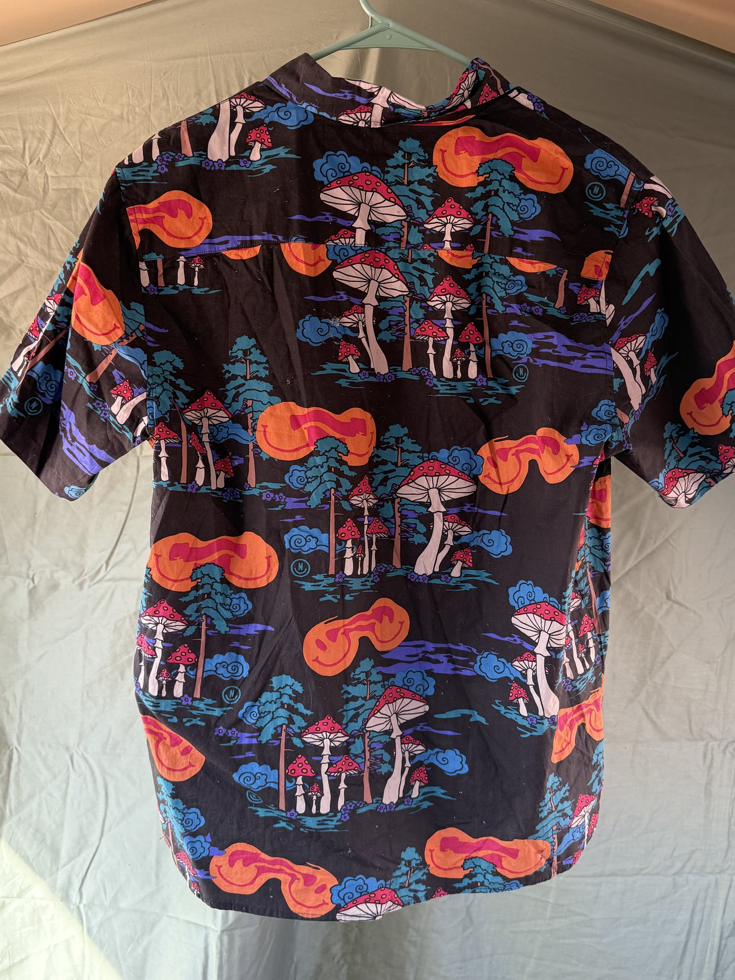 Neef Mushroom Button-Up Shirt size Large