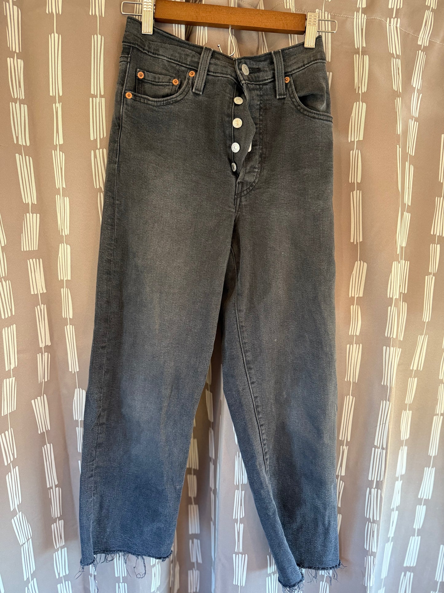 Levis Ribcage Straight Ankle Jeans-- sz 25