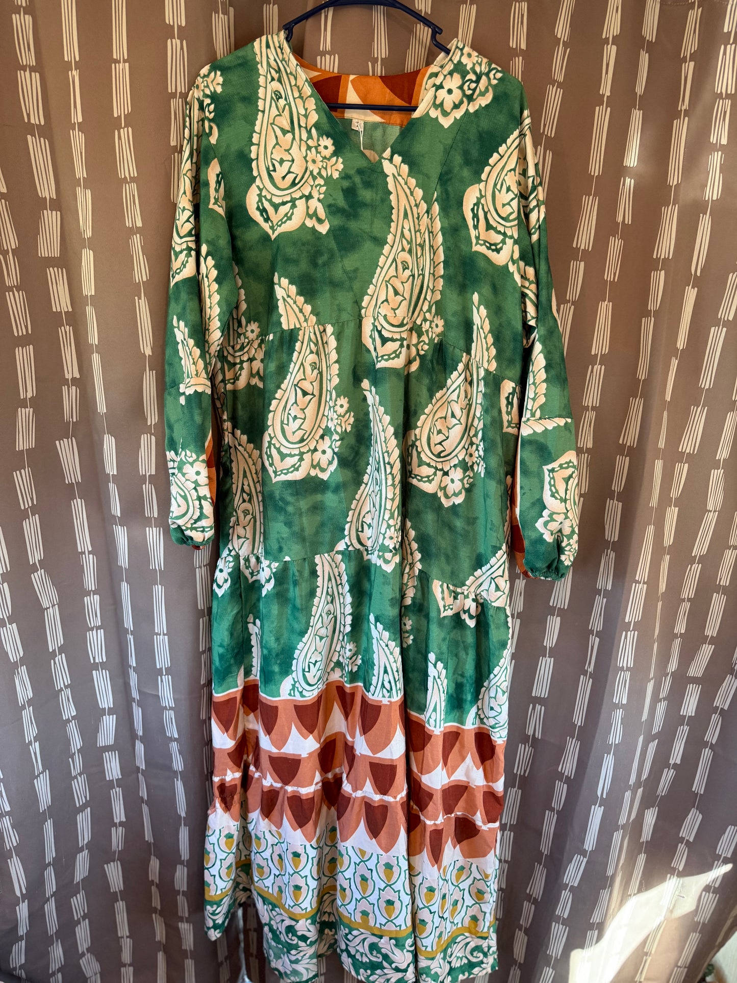 Green Dress-- no size, maybe L?