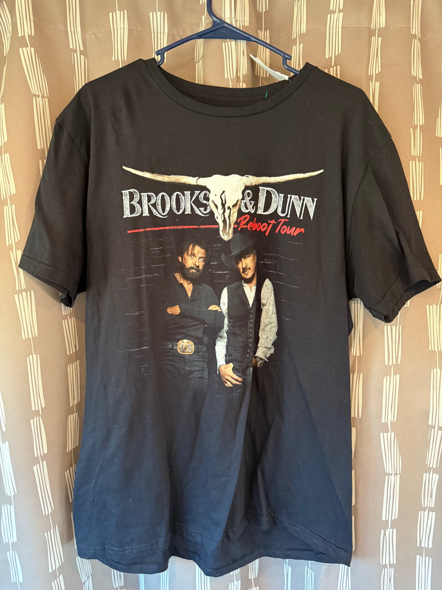 Brooks and Dunn T Shirt-- sz XL